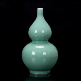 Jingdezhen porcelain & classic types of China pea green glaze vases ; Style1
