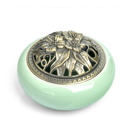 Longquan celadon ; Diyao plum green round bottom burner with copper imitation and peony shape design lid